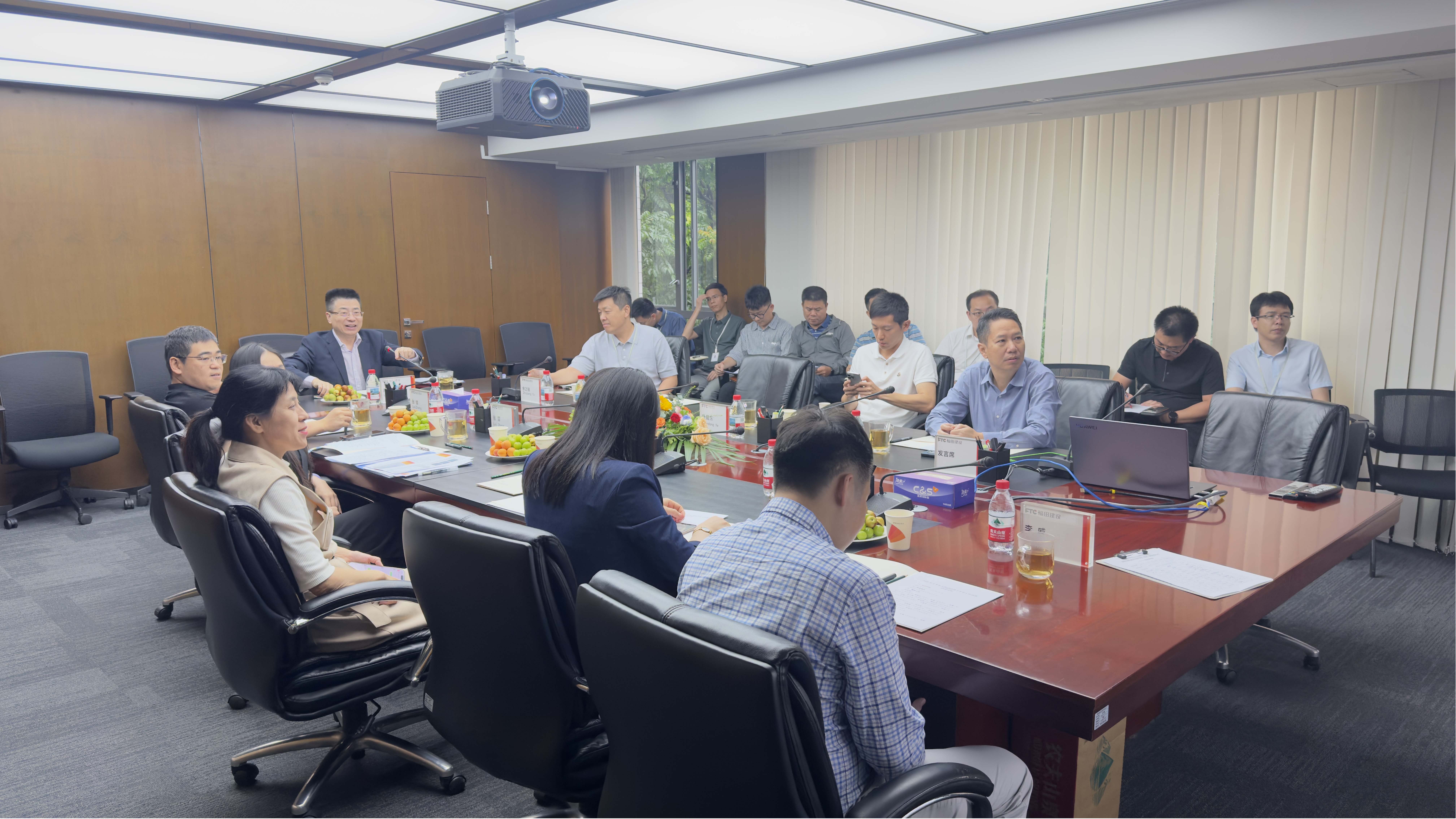 2025年年中会图片.jpg